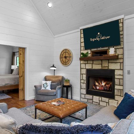 Stunning Luxury Cabin W Hot Tub And Fire Pit Holy Shiplap Is Perfect Romantic Couples Getaway Broken Bow Buitenkant foto
