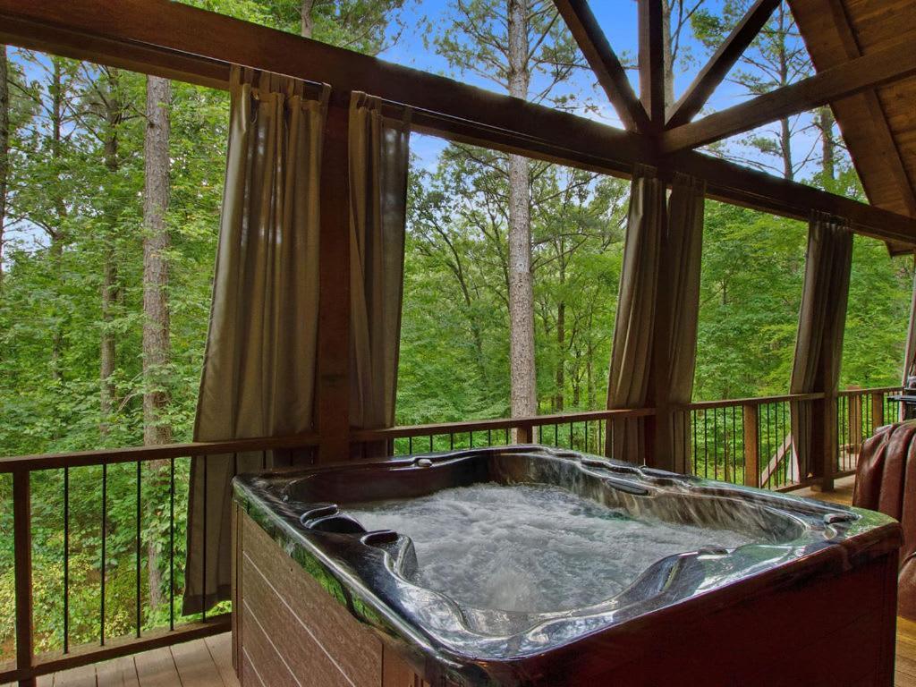 Stunning Luxury Cabin W Hot Tub And Fire Pit Holy Shiplap Is Perfect Romantic Couples Getaway Broken Bow Buitenkant foto